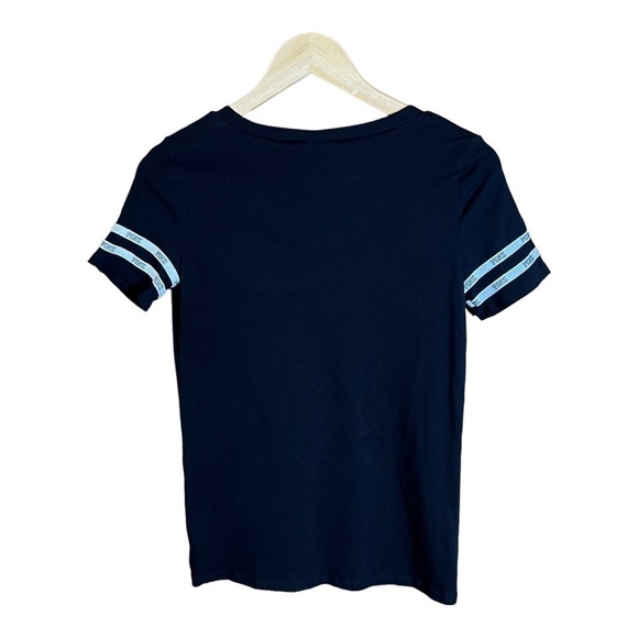 𝅺pink brand Juniors Black Logo V-neck shirt, size X-small - Picture 2 of 3